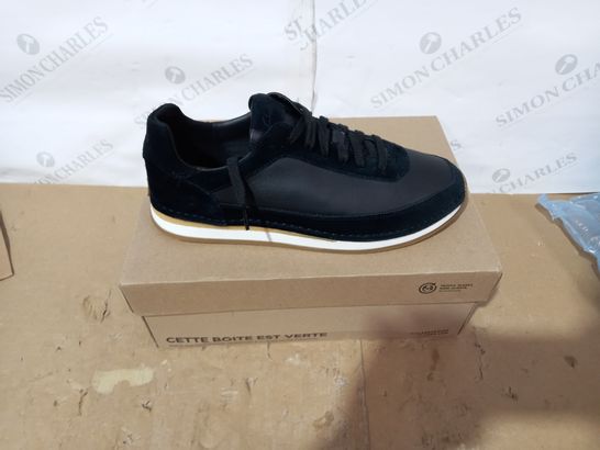 BOXED PAIR OF CLARKS SIZE 10.5G