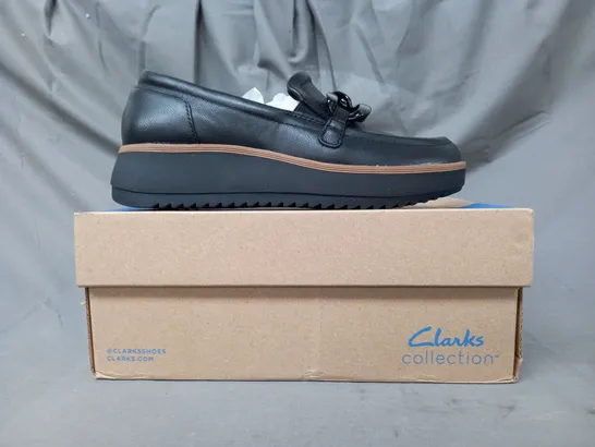 BOXED PAIR OF CLARKS ZYLAH MAY SHOE SIN BLACK UK SIZE 5.5