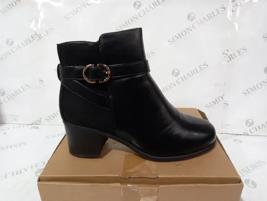 BLACK ANKLE HEEL BOOTS SIZE 6