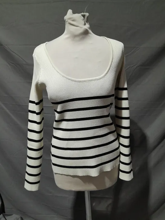 IN THE STYLE RIBBED KNITTED STRIPE SCOOP NECK LONG SLEEVE TOP IN CREAM/BLACK SIZE 14