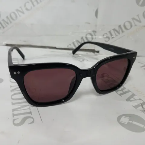 HUMMINGBIRD SUNGLASSES - BLACK/RED