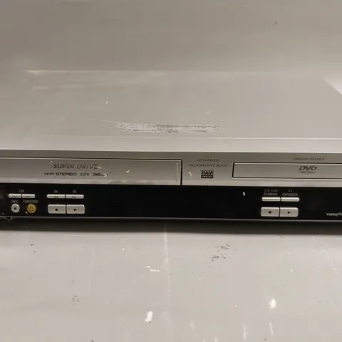 PANASONIC NV-VP33 VIDEO/DVD PLAYER