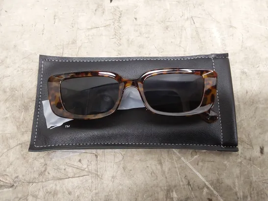 BOXED SQUARE SUNGLASSES IN TORTOISE SHELL