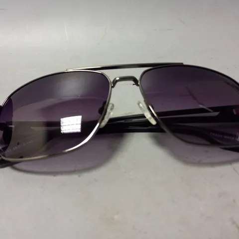 BOXED PRADA SUNGLASSES (60113)