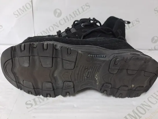 BOXED SKETCHERS D LITES LACE TRAINER IN BLACK SIZE 7