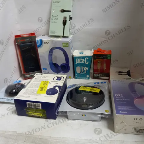 LOT OF ASSORTED HOUSEHOLD ITEMS TO INCLUDE HEADPHONES, POWER BANKS AND USB LEADS