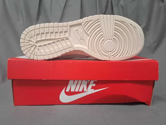 BOXED PAIR OF NIKE SHOES IN BEIGE UK SIZE 7.5