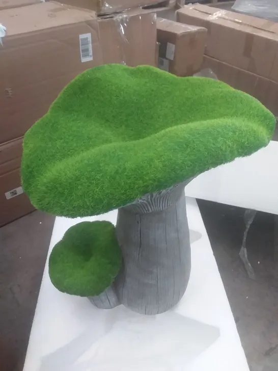 BOXED FAUX MOSS TOADSTOOL