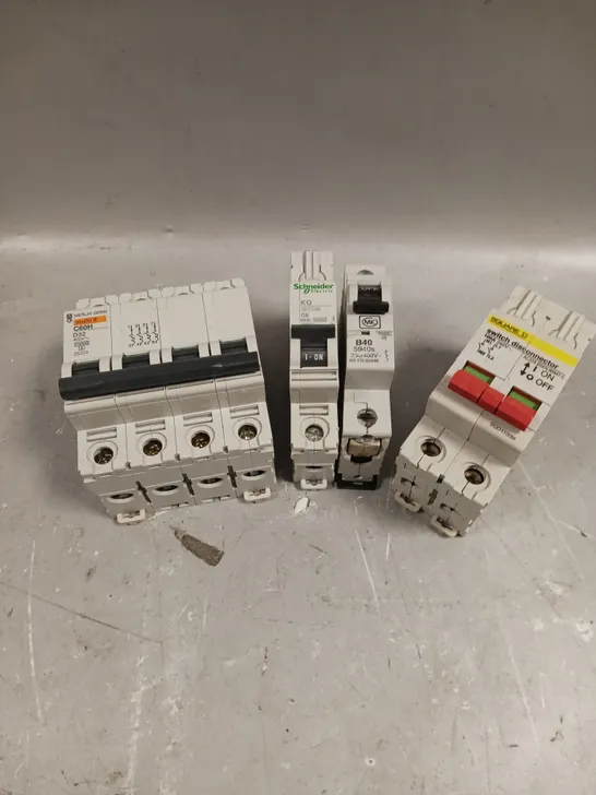 APPROXIMATELY 30 ASSORTED BREAKER SWITCHES - COLLECTION ONLY 