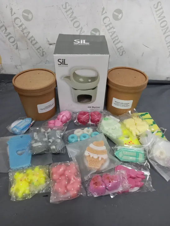 BOXED OIL BURNER WITH COLLECTION OF VARIOUS WAX MELTS