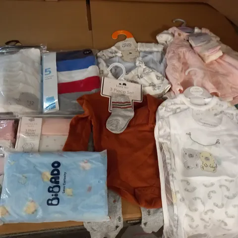 LOT OF ASSORTED BABY CLOTHING ITEMS 