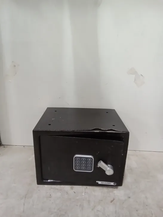 BOXED YALE MEDIUM SAFE 