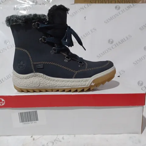 BOXED PAIR OF RIEKER WATER RESISTANT WARM HIKER BOOTS, NAVY -  SIZE 4