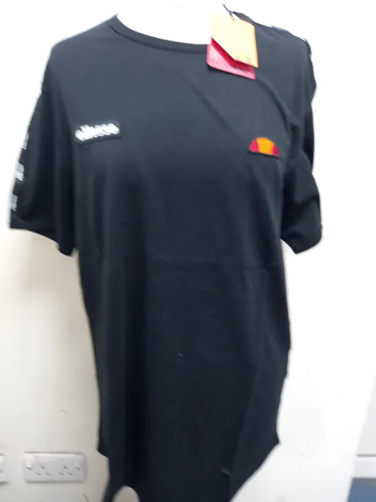 ELLESSE FEDORA T-SHIRT IN BLACK - SIZE LARGE 