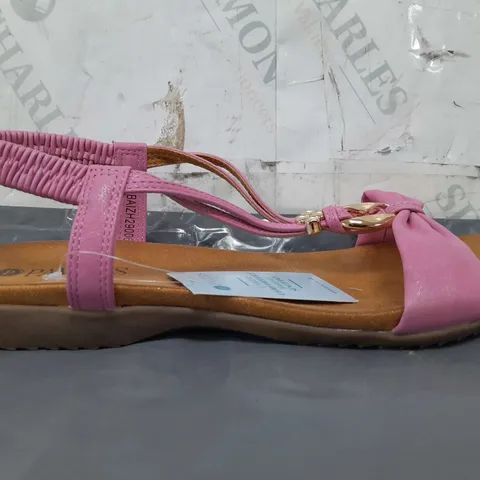 BOXED PAIR OF PAVERS OPEN TOE LOW WEDGE SANDALS IN PINK SIZE 7