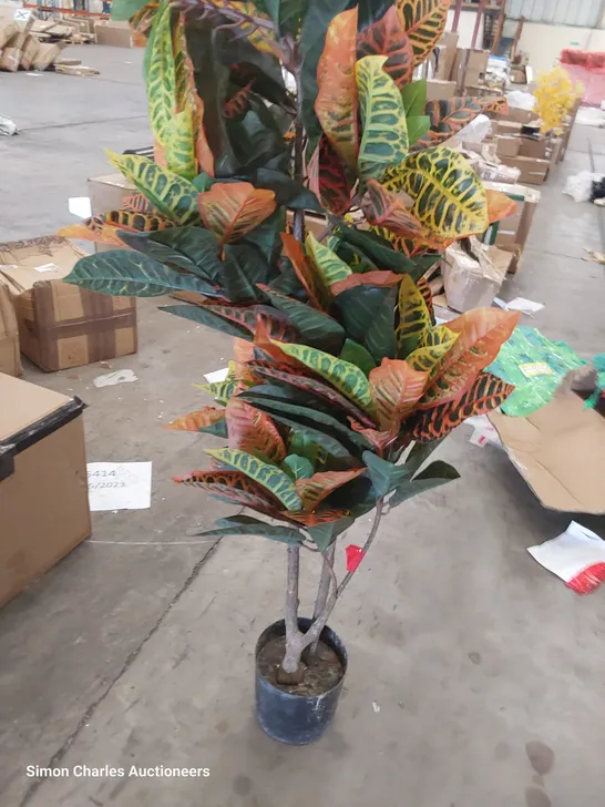 POTTED ARTIFICIAL TREE 120cm