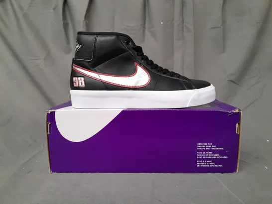 BOXED PAIR OF NIKE ZOOM BLAZER MID PRO GT SHOES IN BLACK/METALLIC SILVER UK SIZE 6.5