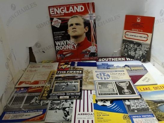 LOT OF ASSORTED COLLECTABLE BOOKS, PROGRAMMES AND MAGAZINES ETC 
