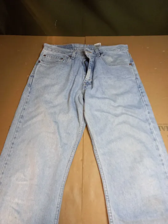 LEVI REGULAR FIT WASHED JEANS - 32W 32L