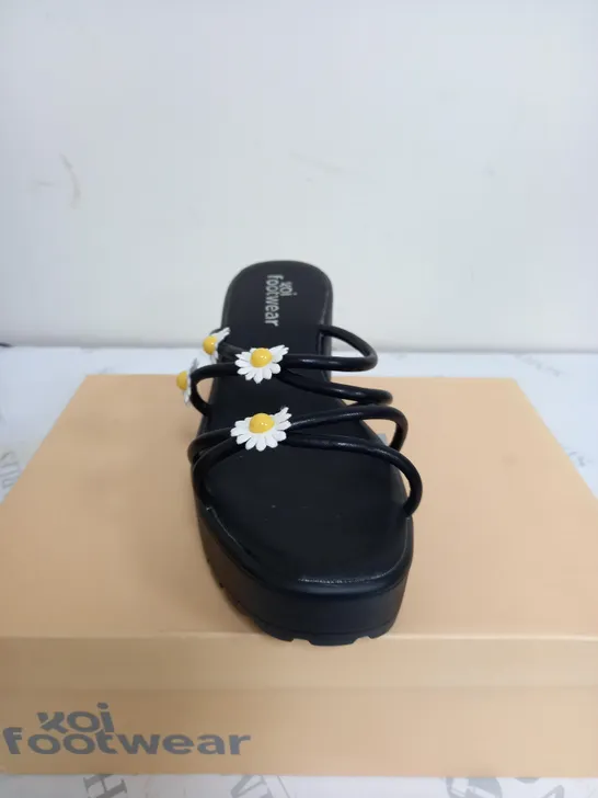 BRAND NEW BOXED PAIR OF KOI VEGAN LEATHER BLOOMING DAISY OASIS STRAPPY SLIDERS IN BLACK UK SIZE 6