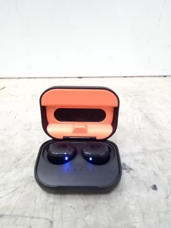 BOXED SKULL CANDY VOICE CONTROL BLUETOOTH EARPHONES 