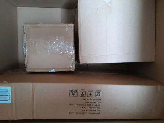 BOX OF 5 ASSORTED HOUSEHOLD ITEMS TO INCLUDE CUSHIONS, ETC