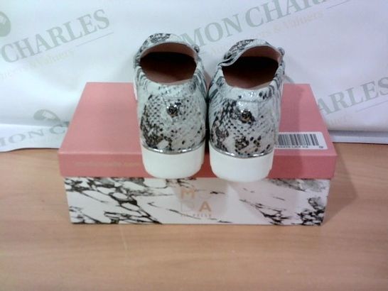 BOXED PAIR OF MODA IN PELLE - SIZE 39