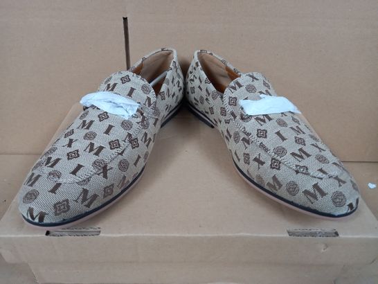 BOXED PAIR OF ASOS DESIGN FOOTWEAR IN BROWN UK SIZE 8