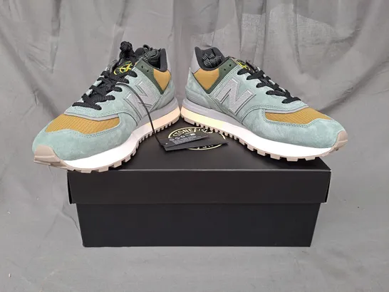 BOXED PAIR OF NEW BALANCE STONE ISLAND SHOES IN GREEN/DIRTY GOLD UK SIZE 8