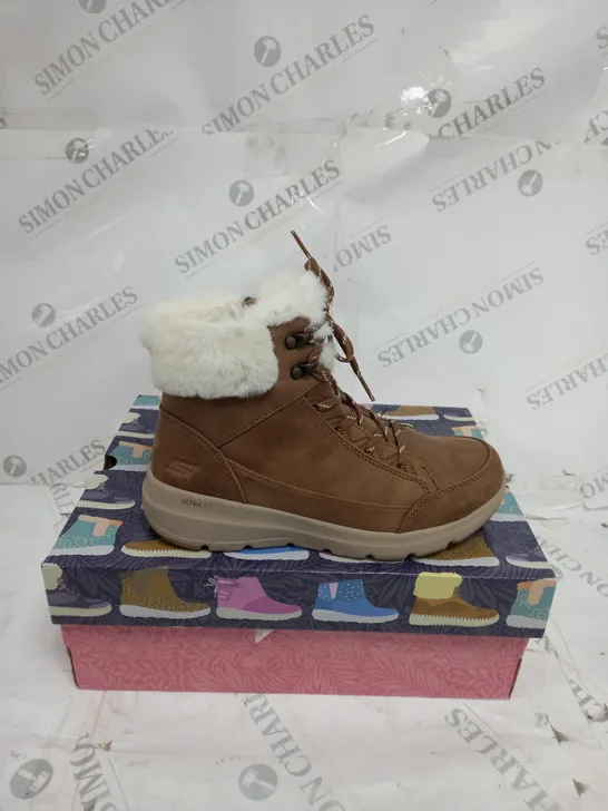 BOXED SKECHERS GLACIAL ULTRA COZYLY BOOTS, CHESTNUT - SIZE 4 