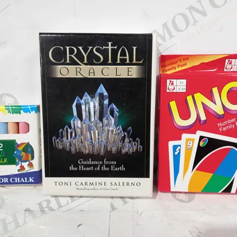 BOX OF APPROXIMATELY 25 ASSORTED TOYS AND GAMES TO INCLUDE UNO, CRYSTAL ORACLE, PACK OF COLOURED CHALK, ETC