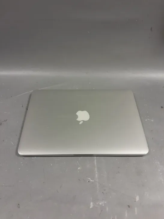 APPLE MACBOOK PRO - A1502