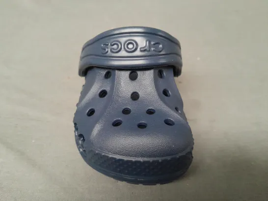 BOXED PAIR OF CROCS INFANT'S BAYA CLOGS IN NAVY UK SIZE C4