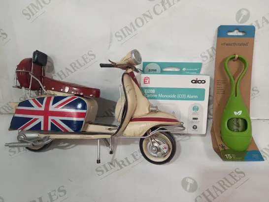 LOT OF APPROXIMATELY 8 ASSORTED HOUSEHOLD ITEMS TO INCLUDE AICO EI208 CARBON MONOXIDE ALARM, DECORATIVE SCOOTER ORNAMENT, POO BAG LEASH DISPENSER, ETC