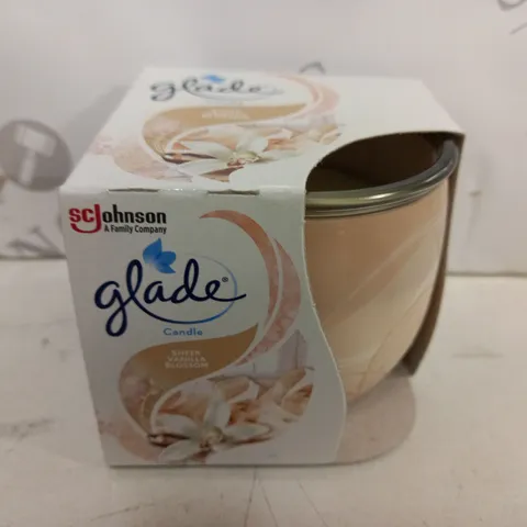 BOXED GLADE SHEER VANILLA BLOSSOM SCENTED CANDLE