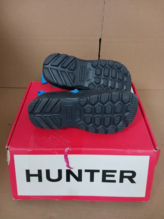 BOXED HUNTER KIDS WATER SHOES - SIZE 9 KIDS