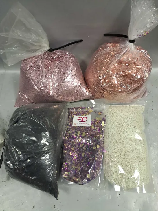 BOX OF APPROXIMATELY 8 ASSORTED SEQUIN BAGS TO INCLUDE - BLACK - WHITE - PINK - ETC - COLLECTION ONLY