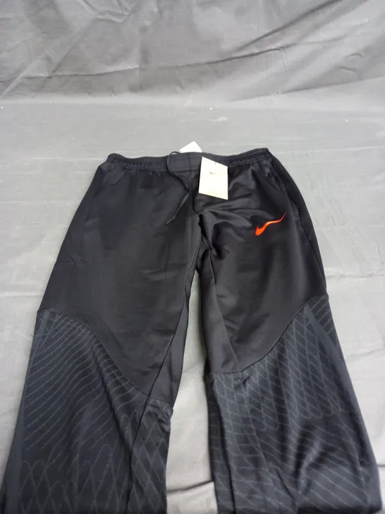 NIKE WOMENS TRACKSUIT PANTS IN BLACK - S