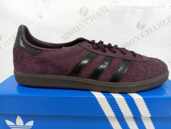 BOXED PAIR OF ADIDAS BEAVER TRAINERS IN PURPLE - UK 9 1/2