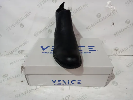 BOXED PAIR OF VENICE FAUX LEATHER SHOES IN BLACK UK SIZE 9