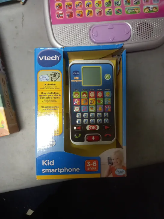 LOT CONTAINING AN ASSORTMENT OF CHILDRENS ITEMS TO INCLUDE: MAGIK TOOTHBRUSHES, VTECH KIDS LAPTOP, KIDS SMART PHONE, ELECTRONIC BABYS MOBILE ETC.