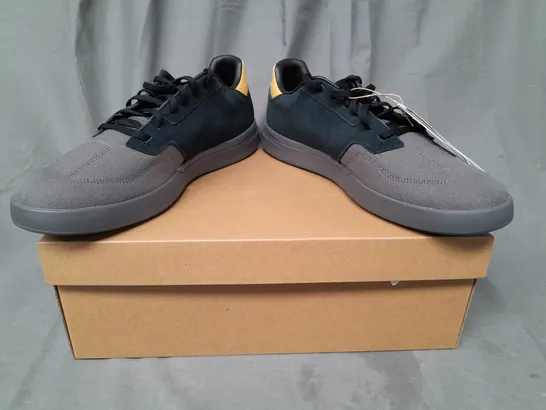 BOXED PAIR OF ADIDAS SLEUTH SHOES IN BLACK/CHARCOAL UK SIZE 12