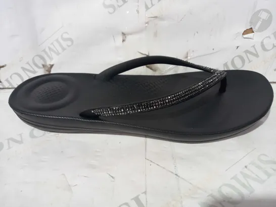 BOXED PAIR OF FITFLOP IQUSHION SPARKLE FLIP FLOPS IN BLACK UK SIZE 6