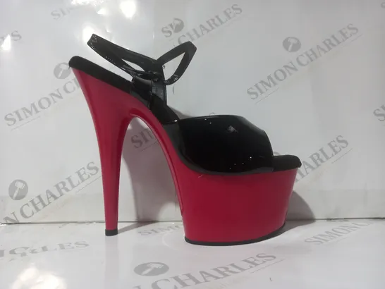 BOXED PAIR OF PLEASER OPEN TOE PLATFORM HIGH HEEL SHOES IN BLACK/RED UK SIZE 9