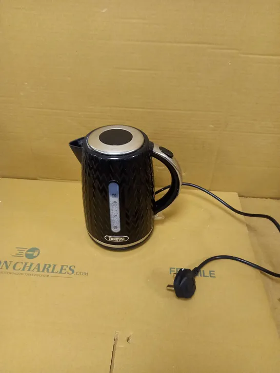 ZANUSSI BLACK CORDLESS KETTLE 