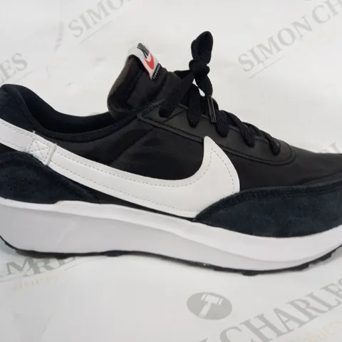 PAIR OF NIKE SHOES IN BLACK/WHITE UK SIZE 8