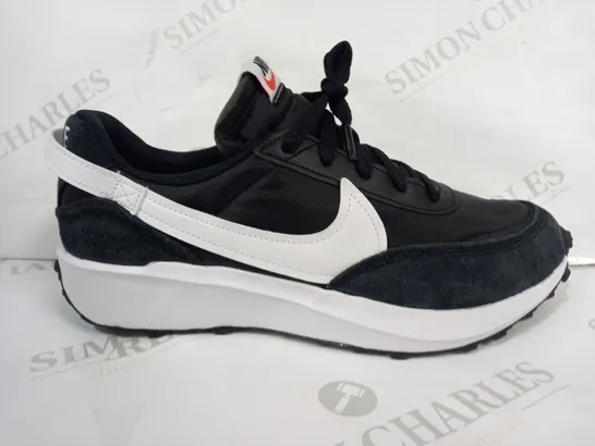 PAIR OF NIKE SHOES IN BLACK/WHITE UK SIZE 8