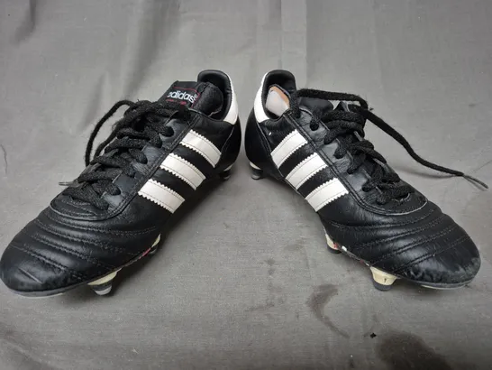 BOXED PAIR OF ADIDAS WORLD CUP FOOTBALL BOOTS IN BLACK/WHITE UK SIZE 4