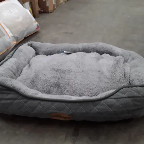 SILENTNIGHT AIRMAX BREATHABLE PET BED WITH REVERSBLE CUSHION