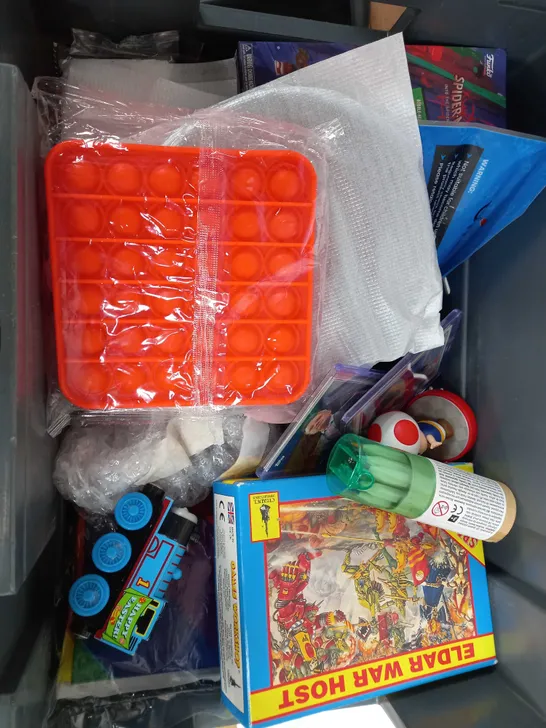 BOX OF APPROX 20 ASSORTED TOYS TO INCLUDE - SUPER MARIO MINI TOAD - THOMAS THE TANK ENGINE EASTER - 12 COLOURED PENCILS ECT